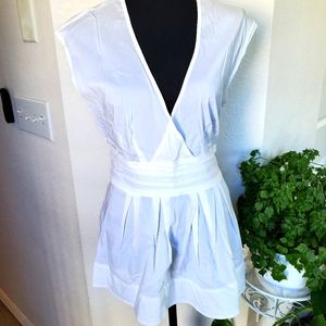 BCBGMAXAZRIA soft cotton top with side-zip and tie back sz L